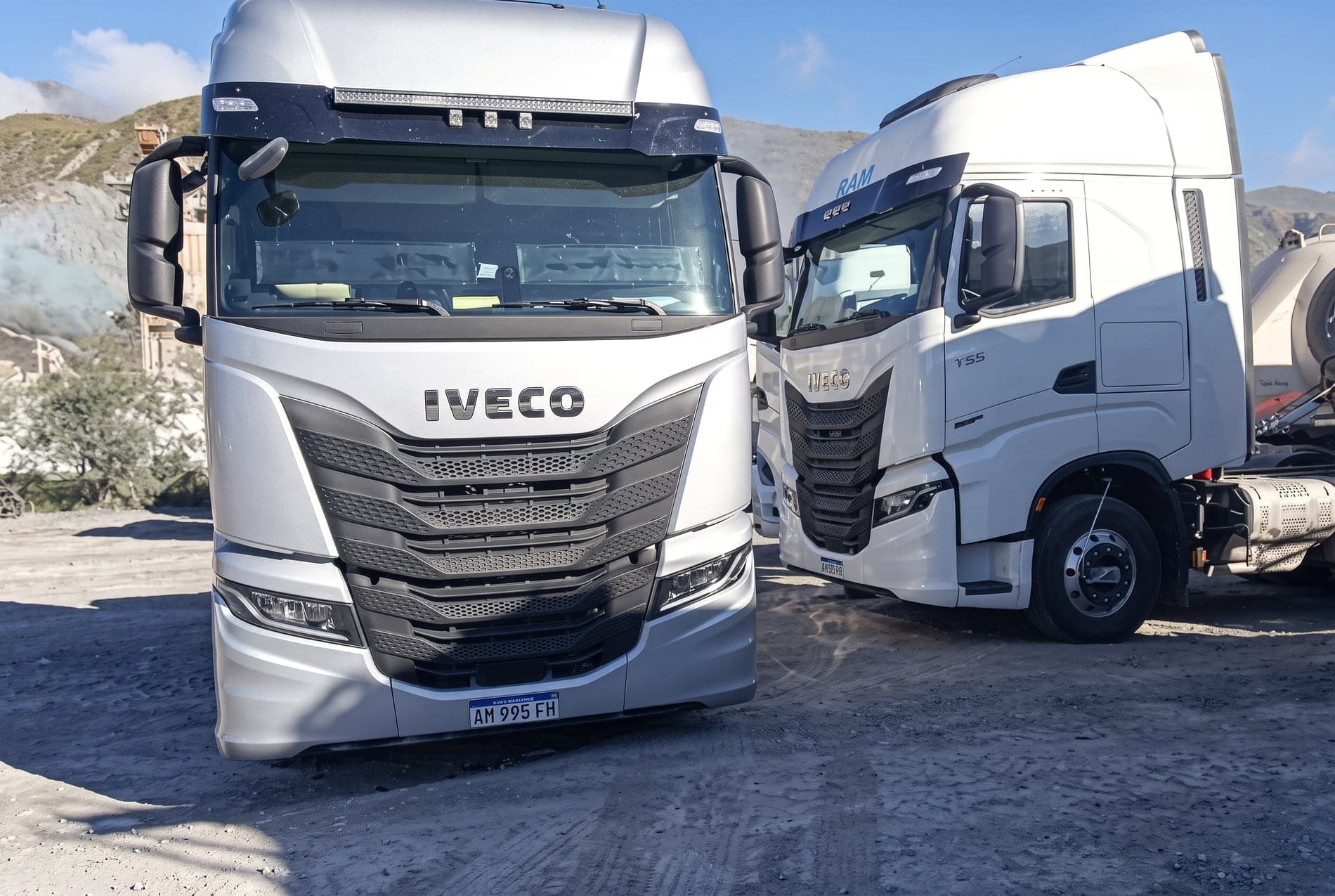 Frente de un tractor Iveco S-Way de la flota
